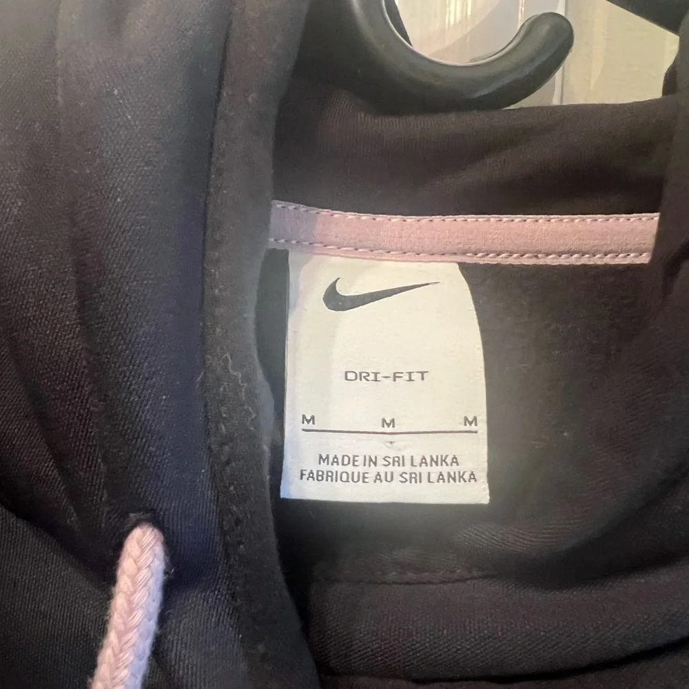 Women’s cropped black/purple Nike hoodie size medium - Picture 4 of 4